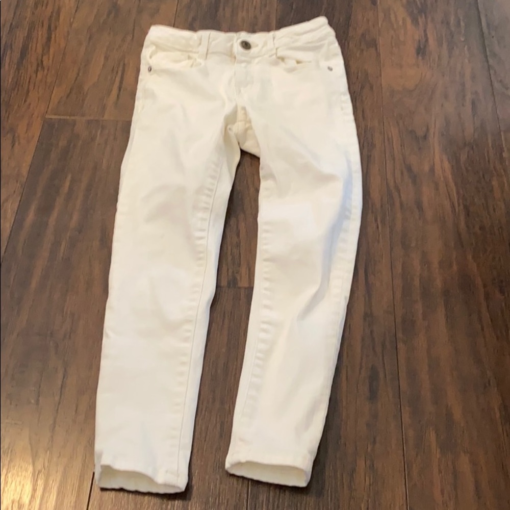Super cute white jeans for girls by Zara